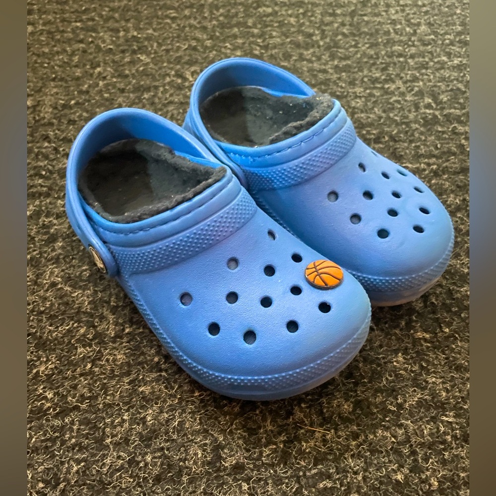 Toddler lined Crocs size 9